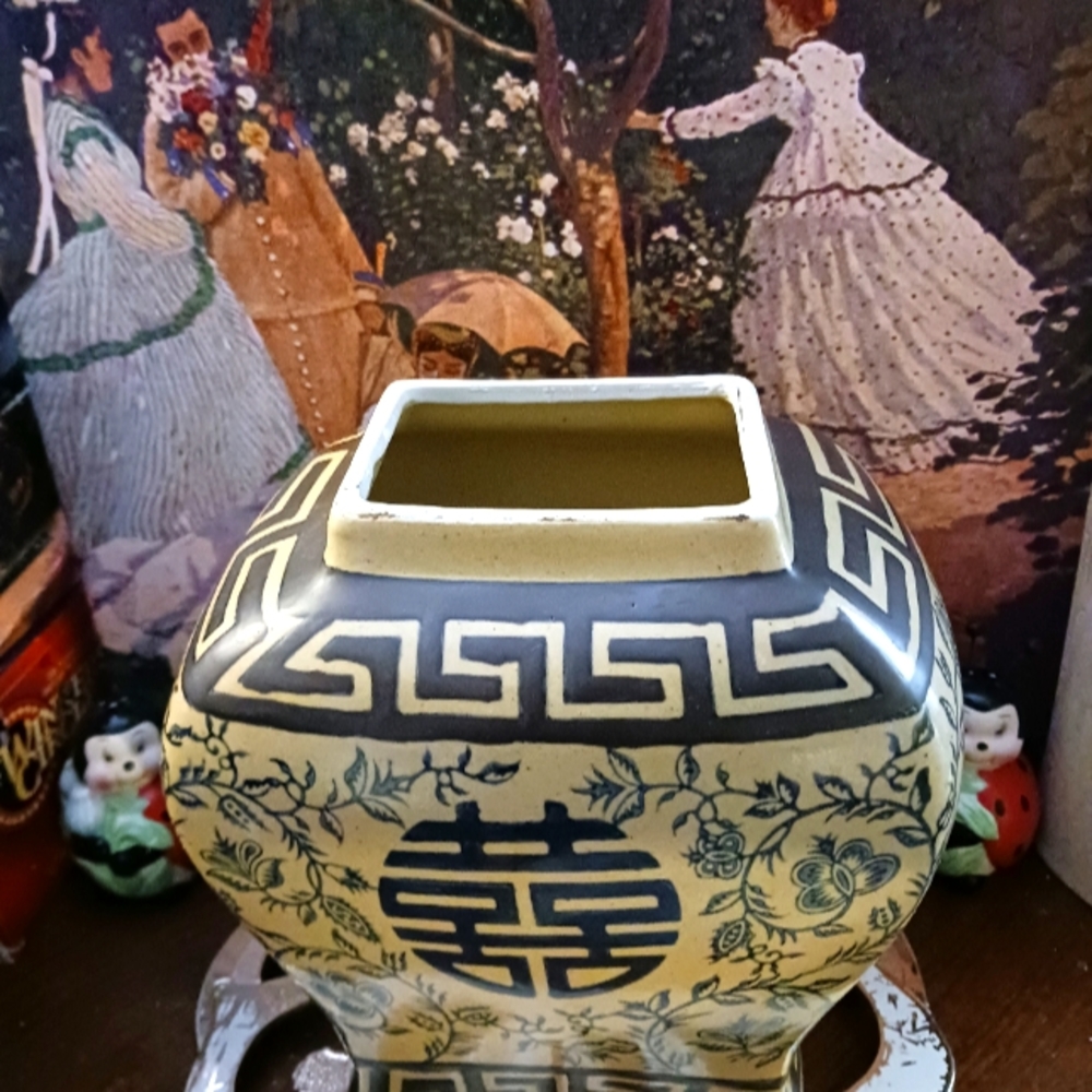 Gorgeous Vintage Asian,Oriental Pottery Vase.🐧🌏Made In China🇨🇳Gift it.🎁 👌